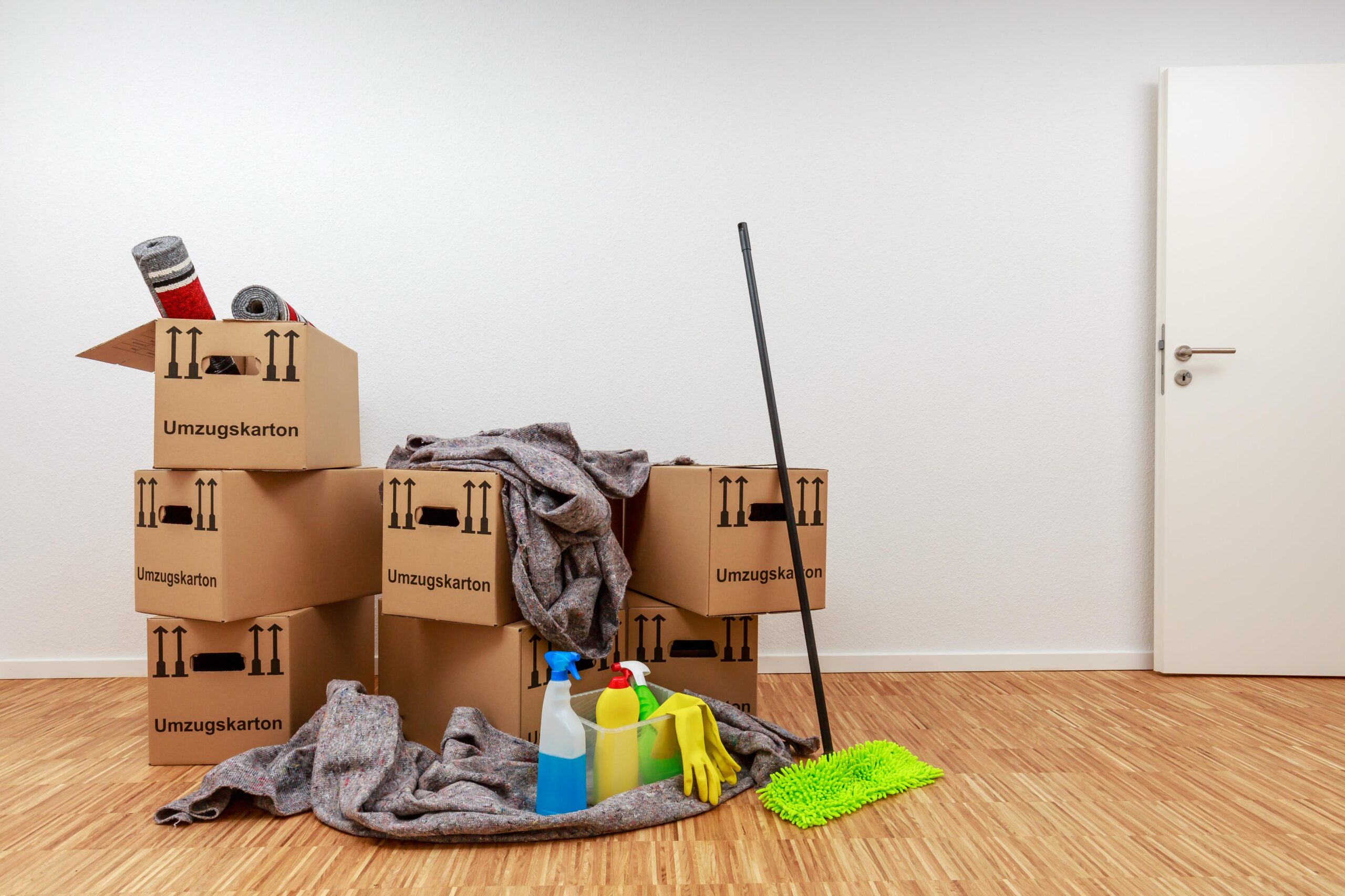 Ein einladender, besenrein gefegter Wohnraum in Linnich nach der finalen Abnahme durch unsere Experten.